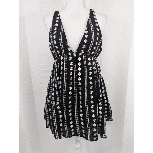 NWT@$39! RESET BY JANE! SWEET BLACK & WHITE EMBROIDERED FLOWERS MINI DRESS! SZ M - Picture 2 of 8